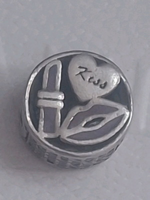Charm kiss decorated with zircon stones silver s925 used