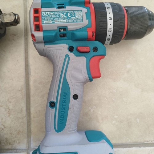 Total tool set used with drill driver, impact wrench and vacuum
