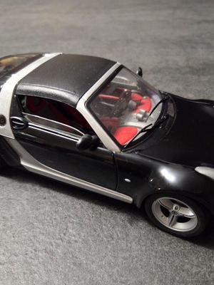 Burago Smart Roadster 2003 diecast metal model 1:18 used