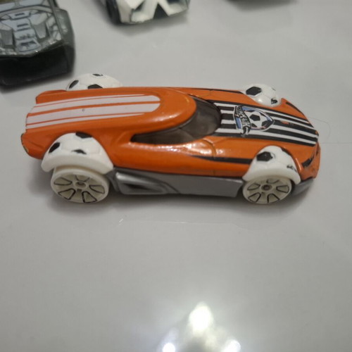 Hot Wheels toy car set of 5 with 1 orange bonus