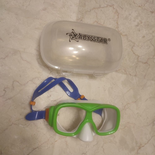 Abysstar children's snorkeling mask like new, ages 4-6