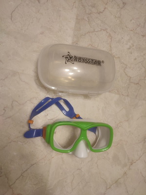 Abysstar children's snorkeling mask like new, ages 4-6