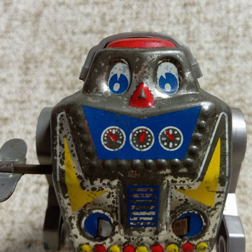 Robot Mini wind-up metal vintage toy used, working order