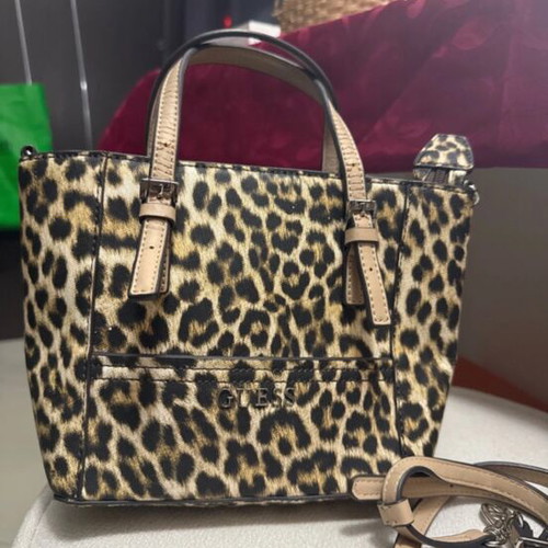Guess leopard handbag like new, beige