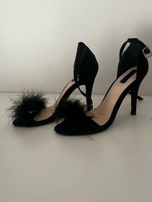 Black suede sandals with feathers like new, size 37