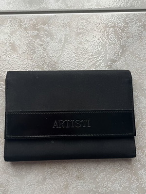 Women's black wallet like new with textured surface