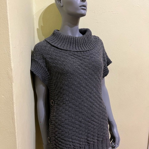 Knitted warm short-sleeve gray sweater One Size used with buttons