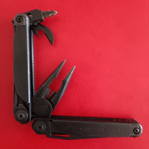 Leatherman Surge multitool black large size used