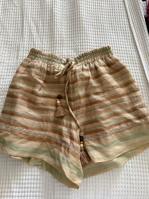 Zini Boutique shorts like new, Riviera collection, beige multicolor, size S
