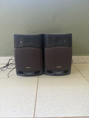 Aiwa Surround Speakers like new with cables