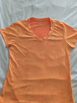 Under Armour T-shirt
