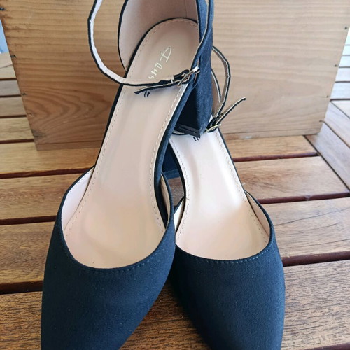 Flyfor Pointed Heels with Strap New, Black Size 40