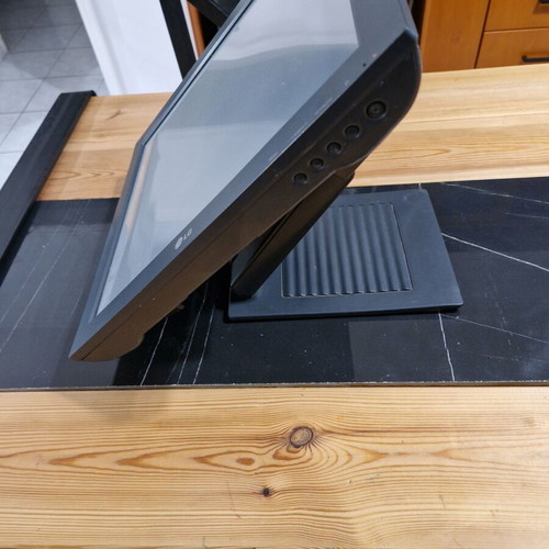 Οθόνη αφής LG Flatron L1730SFN 17 ιντσών σαν καινούργια, περιστρεφόμενη