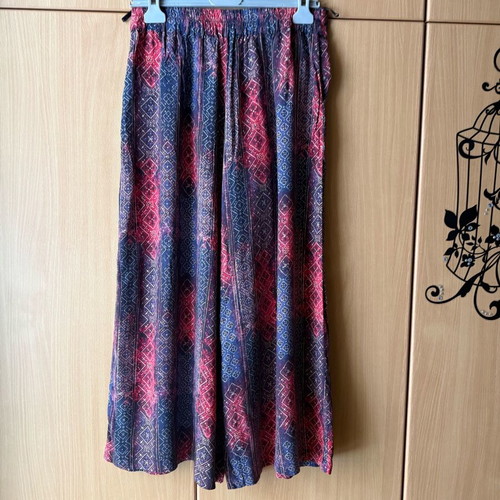 Ale zip culottes like new, viscose, colorful linear pattern, size M