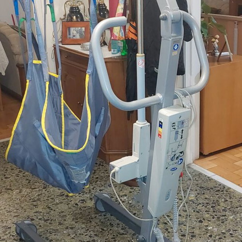 Invacare Birdie Compact electric folding patient lift, 150 kg
