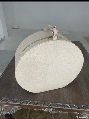Beige toiletry bag storage box like new leatherette with mirror