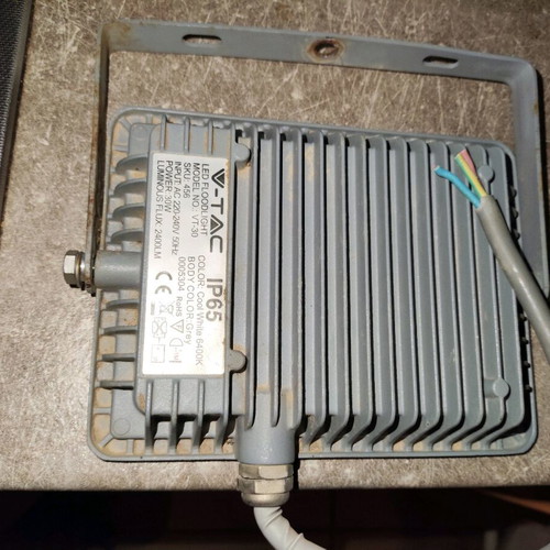 V-TAC Led floodlight 30W like new, cool white