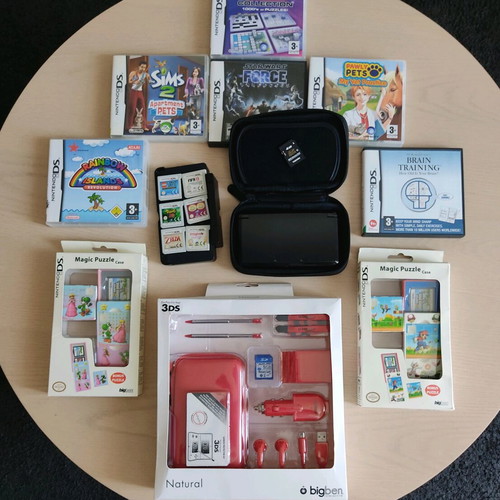 Nintendo 3DS (2011) like new, complete bundle with 12 games and accessories
