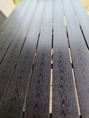 Outdoor table like new with six chairs