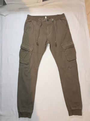 Display cargo pants camouflage like new, comfortable and warm