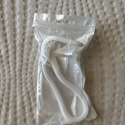 Flexible camera mount new for bed installation without carving