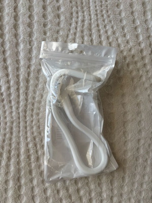 Flexible camera mount new for bed installation without carving