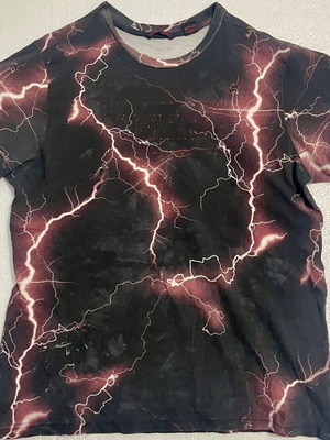 Levi's x Stranger Things Limited Edition T-shirt με σχέδιο κεραυνού, σαν καινούργιο, μέγεθος M