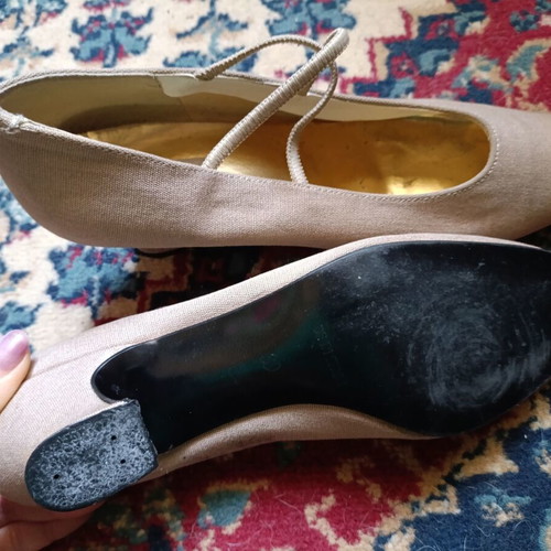 Pilar Burgos Mary Janes beige pumps size 39, vintage, made in Spain