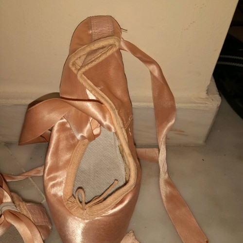 Pointe shoes No 37 used, hard (aspaste) with wear marks