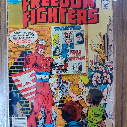 Freedom Fighters DC Comics used, foreign language (1976) poor condition