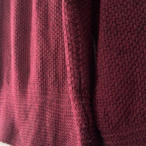 No M blouse like new, very soft, burgundy