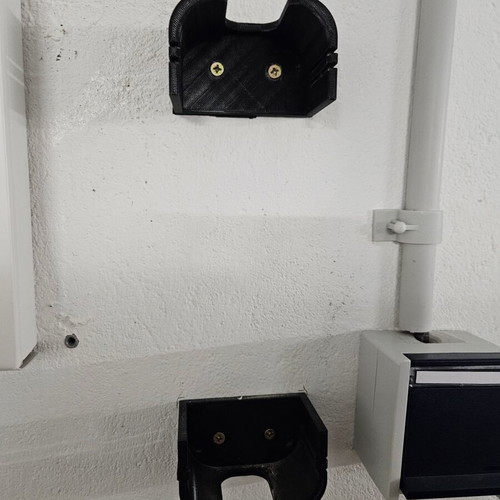 BYD Wall Mount Charger Holder like new