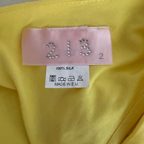 Women's sleeveless dress size 2 silk like new yellow