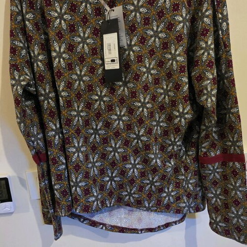 Blouse new with patterns one size
