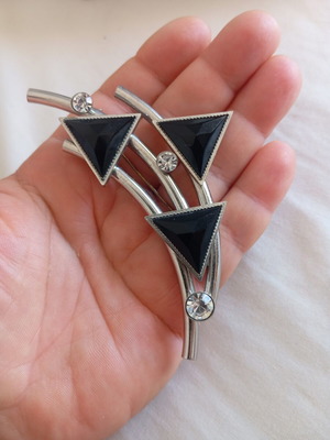 Geli's vintage Art Deco brooch