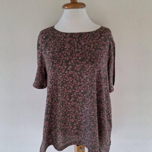 Benetton blouse size M like new, multicolored