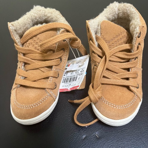 Zara suede baby boots new tan with fur inside size 21