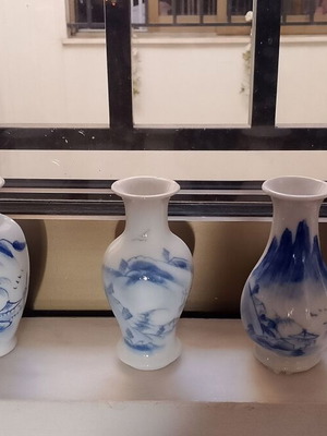 Porcelain decoration set like new, 6 pieces