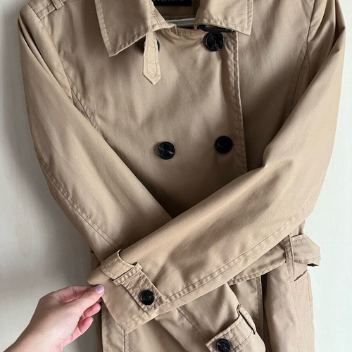 Stradivarius women's trench coat size Medium like new, beige