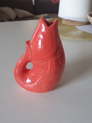 Small ceramic fish-shaped vase, 12 cm