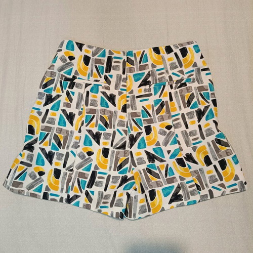 Zara Basic shorts with unique design, size L, like new, multicolor
