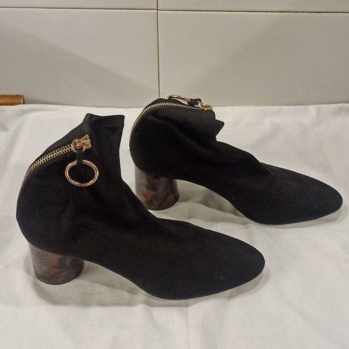 Women's boots used in very good condition, size 39