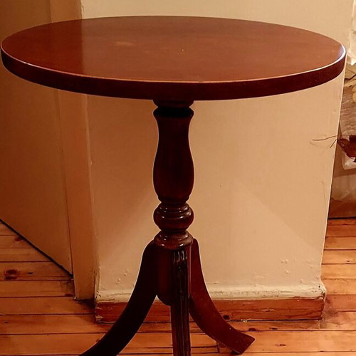 Coffee table made of solid wood like new