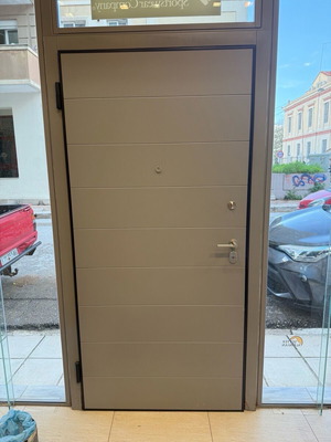 Сигурна врата Golden Door като нова с каса 120x225 см