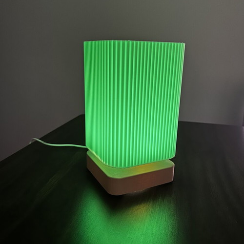 Table lamp with LED lighting like new, USB powered, adjustable light
