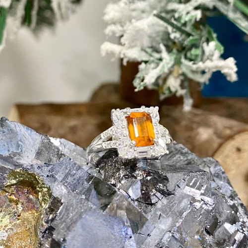 Handmade silver ring with natural fanta garnet and moissanite