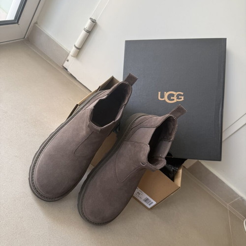 Ugg Chelsea boots like new, size 44.5, brown