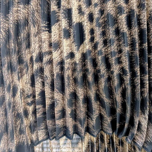 Asymmetric pleated leopard skirt like new, size XL