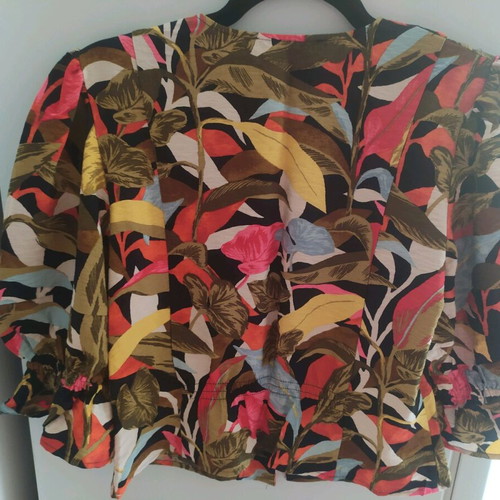 Mango crop shirt like new, multicolored