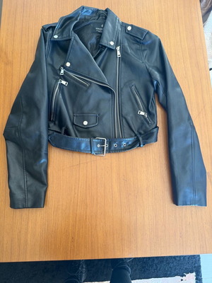 Stradivarius black leather jacket used with defect on collar